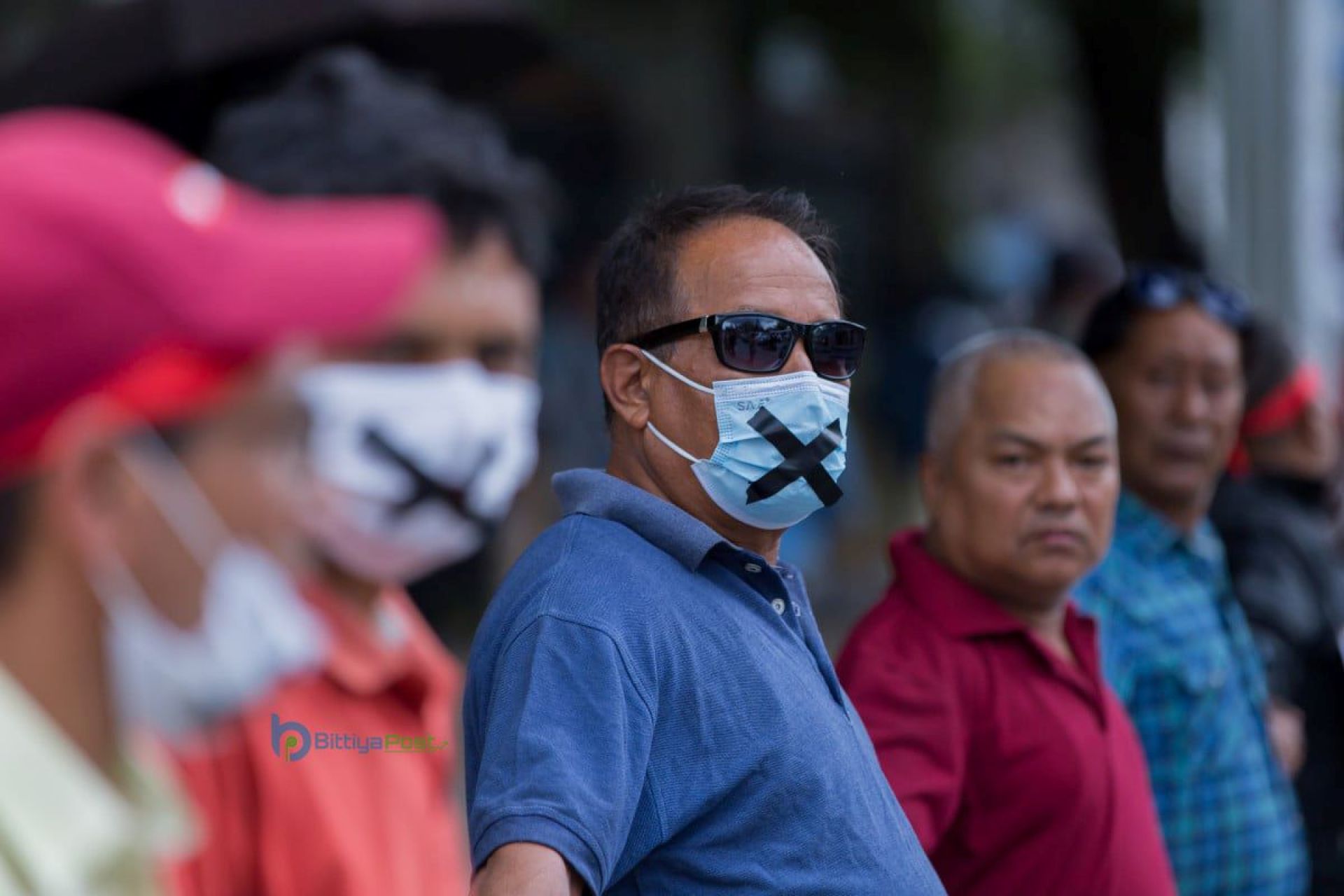 मुखमा टेप टासेर सहकारी पीडितको प्रदर्शन